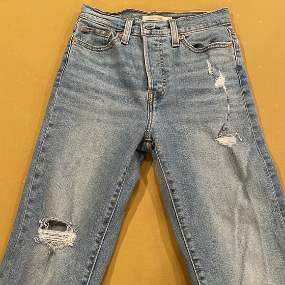 Levi's Women's High-Rise Wedgie Straight Cropped Jeans, Size 26 - Picture 3 of 7